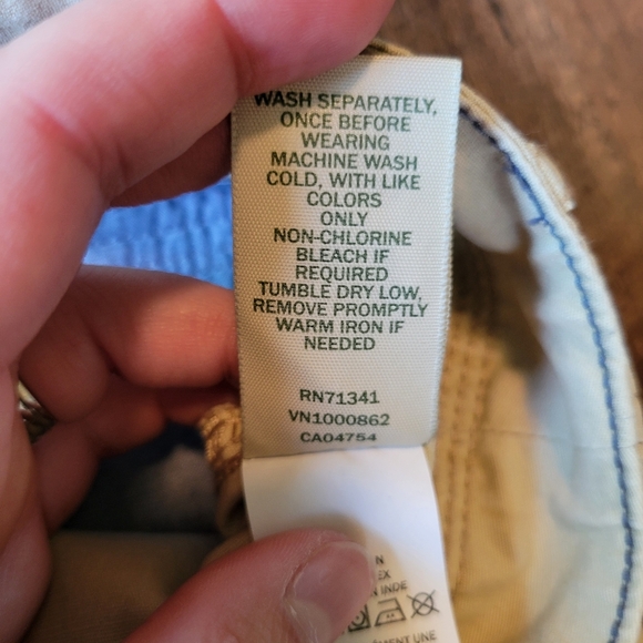 L.L. Bean Favorite Fit Cream Colored Straight Leg Cargo Pants - Picture 4 of 8